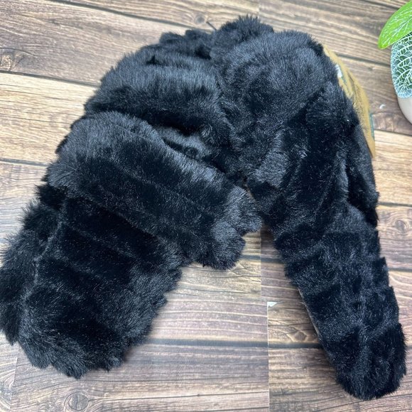 NWT Northeast Outfitters Cozy Cabin Fuzzy Slide Slipper Women's Size 4-6 (Black) - Picture 3 of 9